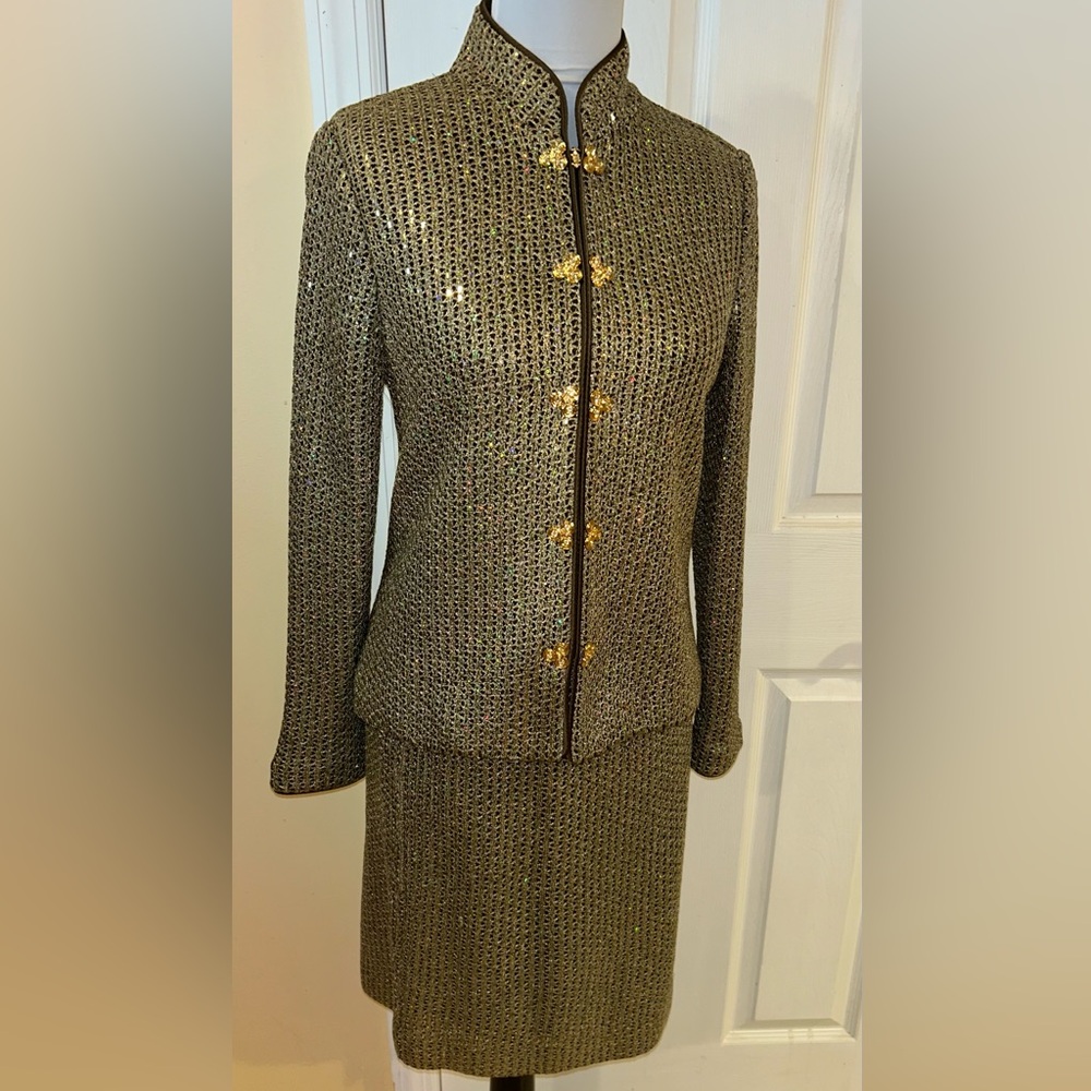 St. John Suit Gold and Brown Pailettes 2pc Jacket Skirt Set Sz 8 STUNNING